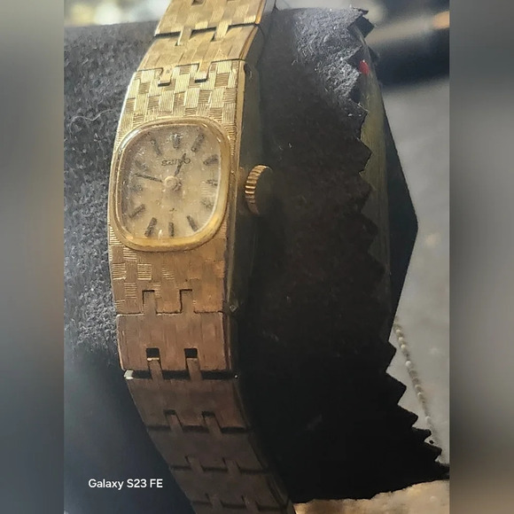 Vintage 70s or 80s womens Seiko Automatic watch - Picture 2 of 5